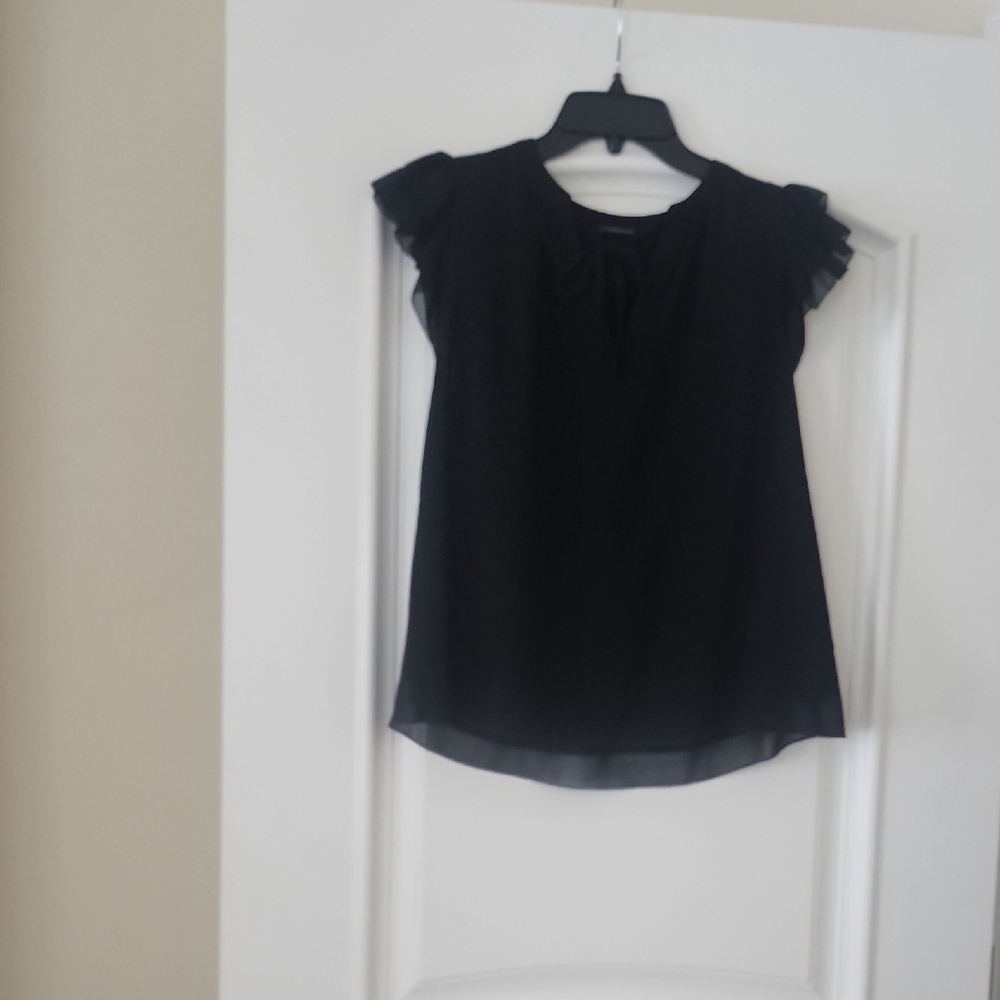 T Tahari Black Ruffled Cap Sleeve Blouse